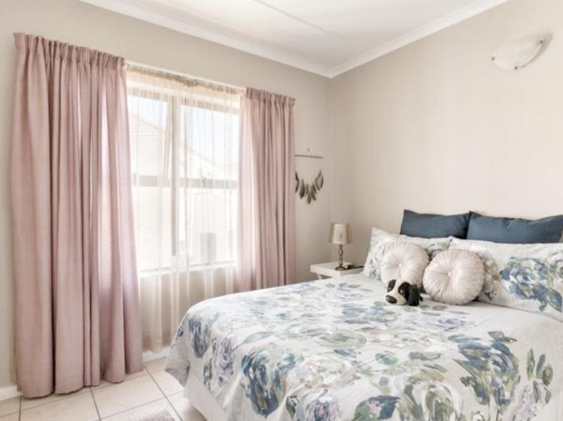 2 Bedroom Property for Sale in Vredekloof East Western Cape